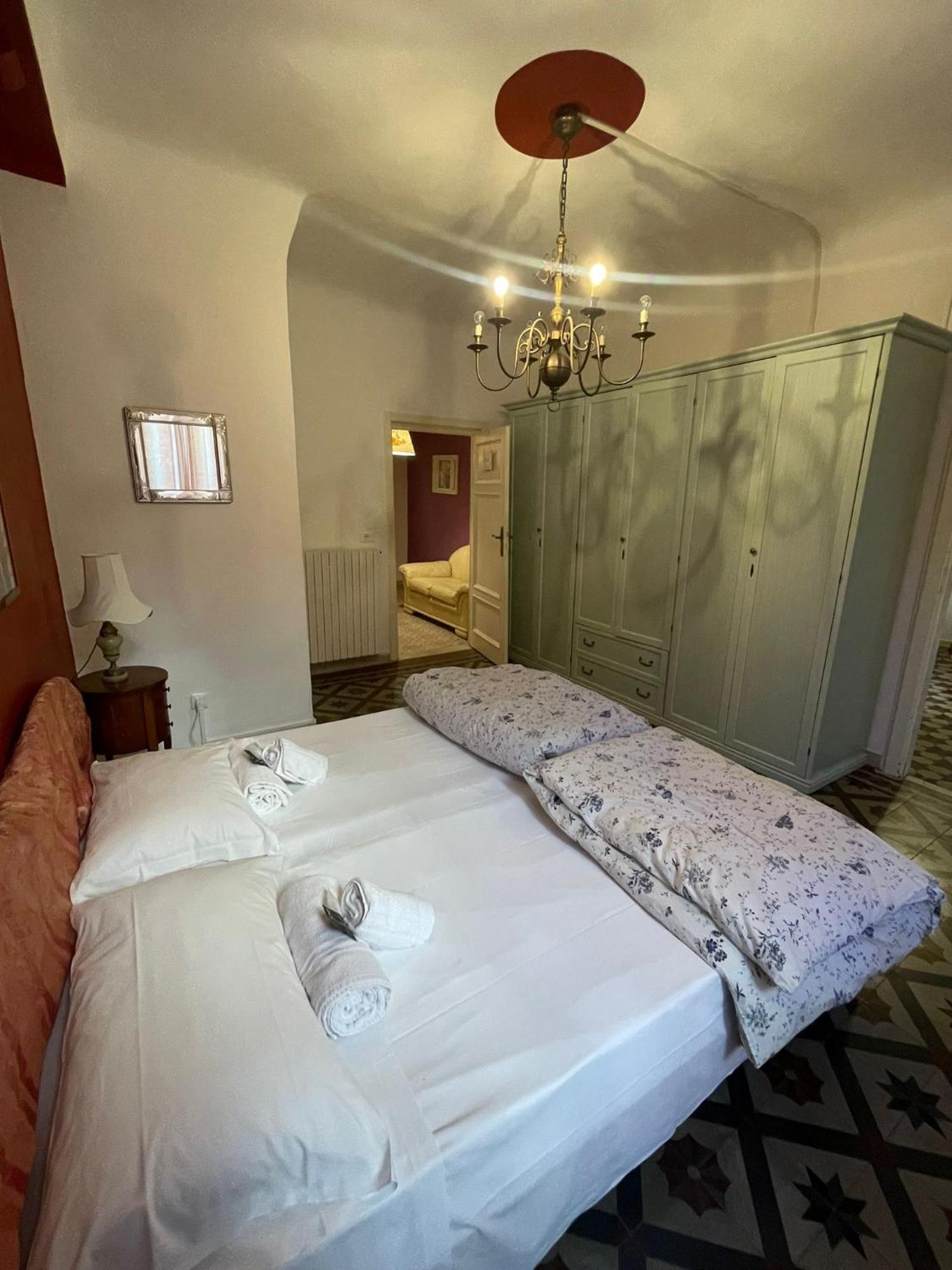 Rooms Corte Delle Uova Centro Storico Piazza San Michele Лука Екстериор снимка